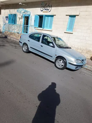 رينو ميجان موديل 2000 سيارة ممتازة اقتصادية
