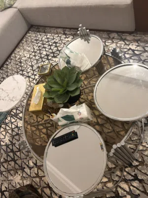 طاوله كبيره مع أربعه طاولات
