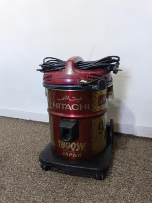 مكنسة كهربائية هيتاشي مستعملة بحالة جيدة 1800 واط