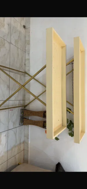 طاولات حلوه وكبيره اثنين وحده تتصفط والثانيه دائريه