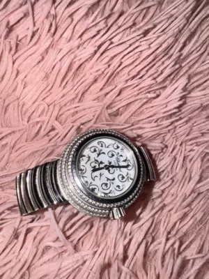 ساعتين واحده شوبارد والاخراى جوتشي