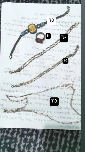 فضة كما موضح في الصورة