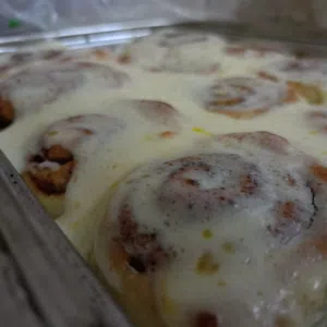 سينابون وبريوش بالتمر ومعروك سوري