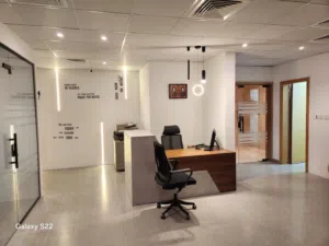 مكاتب مفروشة جاهزة للاستخدام العذيبة-Furnished offices ready to use in Al Azaiba