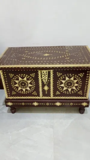 ANTIQUE MANDOOS  (HERITAGE WOODEN BOX)