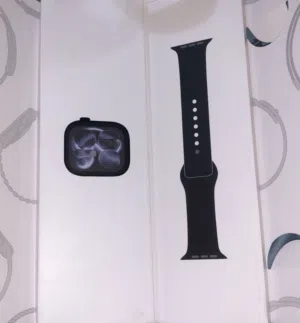 ساعة ابل واتش كوبي تكدر تتصل بيها وتجيك اشعارات الجيل 11 وبيها خلفيات ومنبه وكلشي ساعه مرتبه
