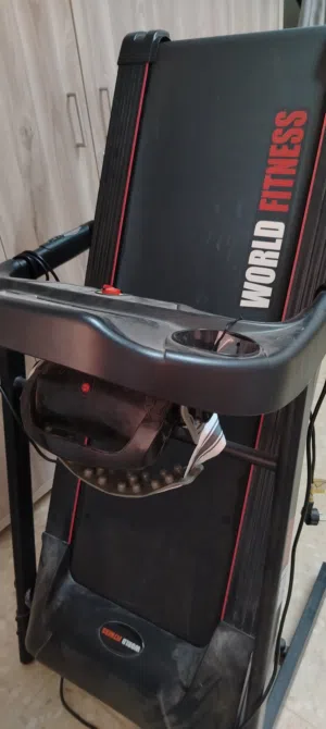 جهاز ركض ومشي كبير  بحالة الوكاله لم يستخدم