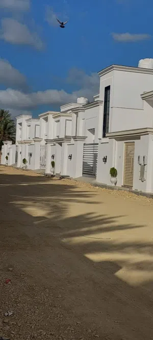 *  مجموعة فيلات أرضية للبيع*   *عين زارة - النصب التذكاري  الشارع المقابل صالة الهناء*  السعر 850