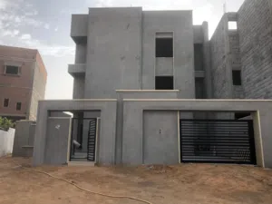 منزل 3 طوابق مفصولات بالقرب من جزيرة 25 تاجوراء