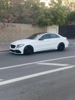 مرسيدس بحالة ممتاز عليها بدي مين c63