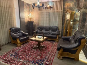 طقم كنب جلد طبيعي مع خشب بلوط الماني