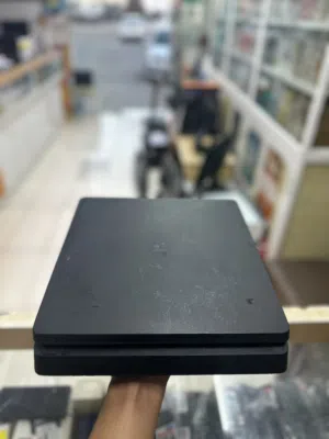 للبيع بلاستيشن 4 نضيف