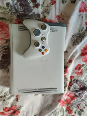 أكس بوكس 360 باللون الأبيض