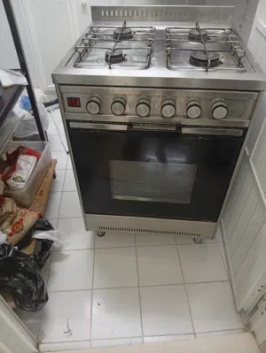 طباخة وفرن للبيع