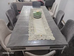 طاولة سفره فاخره 8 كراسي للبيع