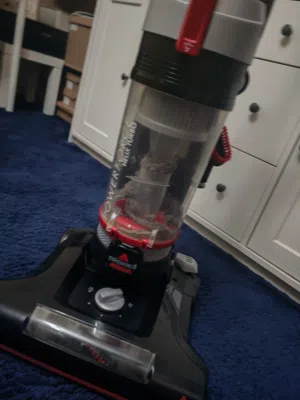 مكنسة بيسل الكهربائيه الجافه عاموديه استعمال اقل من شهرين موجوده الفاتوره