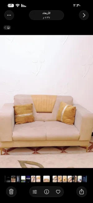 قطعتين  كبار  وقطعه وسط وكراسي ثنين يعني مال 10 اشخاص