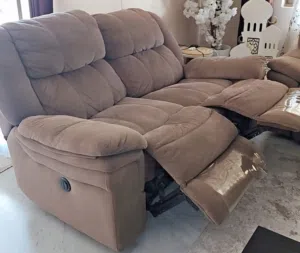 طقم كنب ريكلانير كهرباء و ليس يدوي بحاله ممتازه و بسعر ممتاز مستعمل للإستفسار