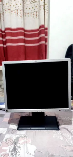 19.5" HP monitors for sale  in Sana'a