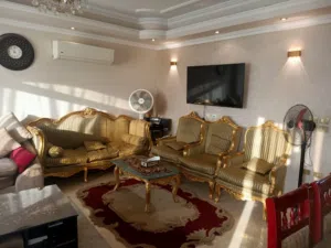 شقة مميزة جدا للبيع بڤيلات الحي الاول بالتجمع الخامس متشطبة سوبر لوكس والسعر شامل الجراج