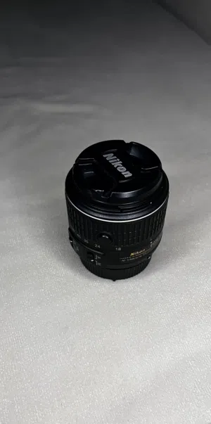 عدسة نيكون