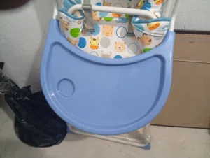 كرسي طعام بحال الوكاله