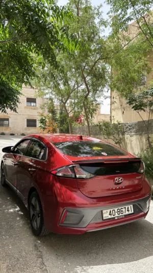هونداي Hyundai Ioniq Hybrid أعلى فئة في صنفها عدا الفتحة وفحص كامل بدون ملاحظات