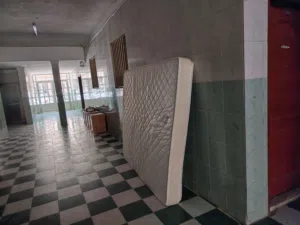 Used King size bed like new in Mangaf Block 4