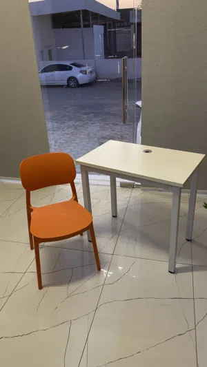 بطاولات و كراسي بكميات 30+