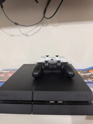 بلاي ستيشن 4 اوريجنال  عدد 2 remote  عدد 4 CD games