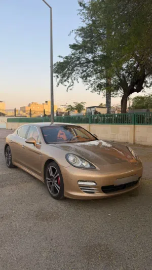 Used Porsche Panamera in Farwaniya