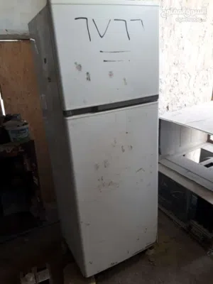 ثلاجه للبيع ياباني اصل كله على البلاد