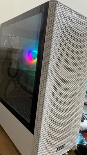 pc للبيع بمواصفات جدًا ممتازة