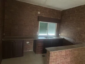 100 m2 3 Bedrooms Apartments for Rent in Zarqa Hay Al Iskan