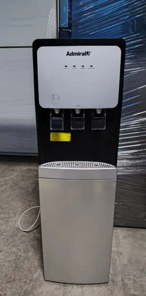 Bottom loading watar dispenser