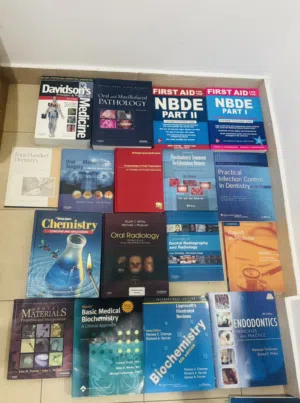 للبيع كتب جامعية طبيه كالجديدة