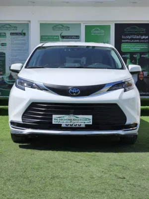 Used Toyota Sienna in Muscat