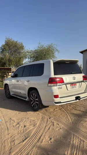 Used Toyota Land Cruiser in Abu Dhabi