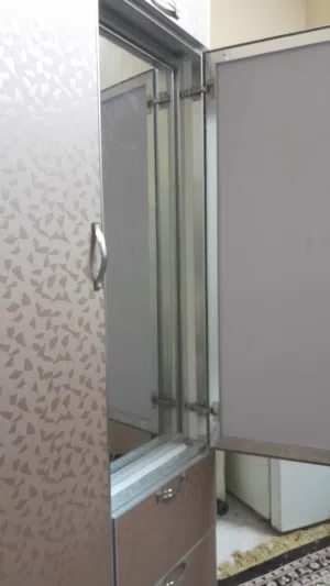 دولاب المونتال بحاله ممتازه جدا يشبه الجديد لا يوجد به اي عيوب