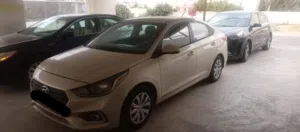 هونداي اكسنت لون شمباني للبيع أقساط عقد عند المحامي مدفوع من اقساطها تقريبآ 6300 متبقي عليها 5800