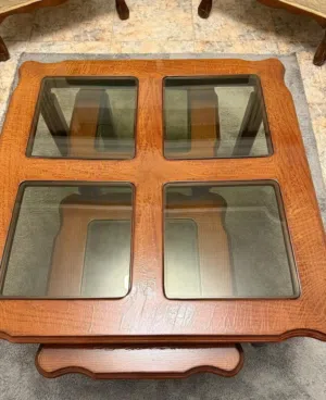 طاولة وسط لون بني