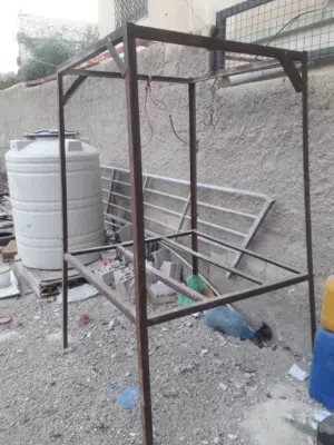برج خزان شمسي مستعمل بس نظيف إرتفاع 2متر بسعر 25دينار بدون أجرة نقل برج خزان شمسي مستعمل