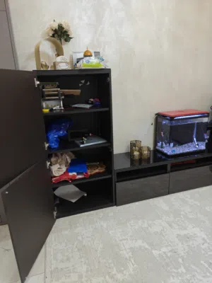 طاولة تلفزيون بحالة جيدة