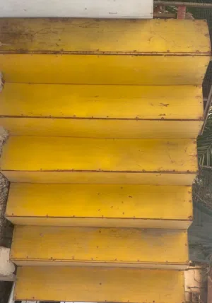 ميز حديد مال غذائيه شكل مدرجات