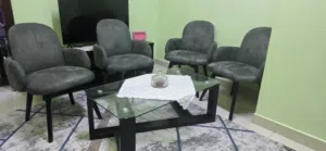 كراسي مع طاولة