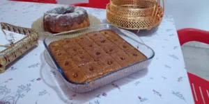 حلويات للبيع (بسبوسة و كنافة وكيكة و كب كيك)