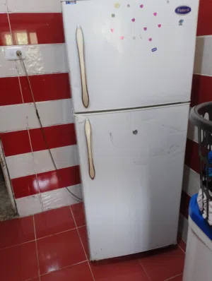 ثلاجه فيدرال بحاله ممتازه   فرن غاز 4 عيون نظيف