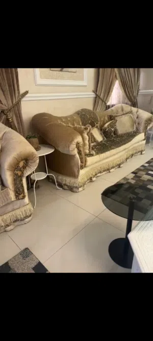 كنب بحالة ممتازة