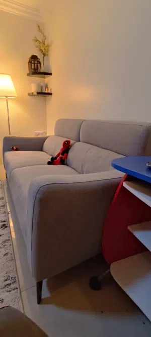 Sofa 3-Seater كنبة رينو 3 مقاعد قماش – شبه جديدة وبأفضل حالة