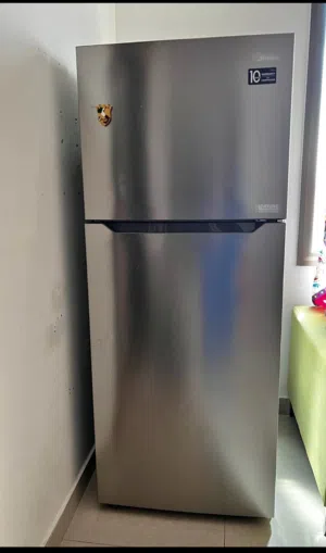 ثلاجه للبيع شبه جديد